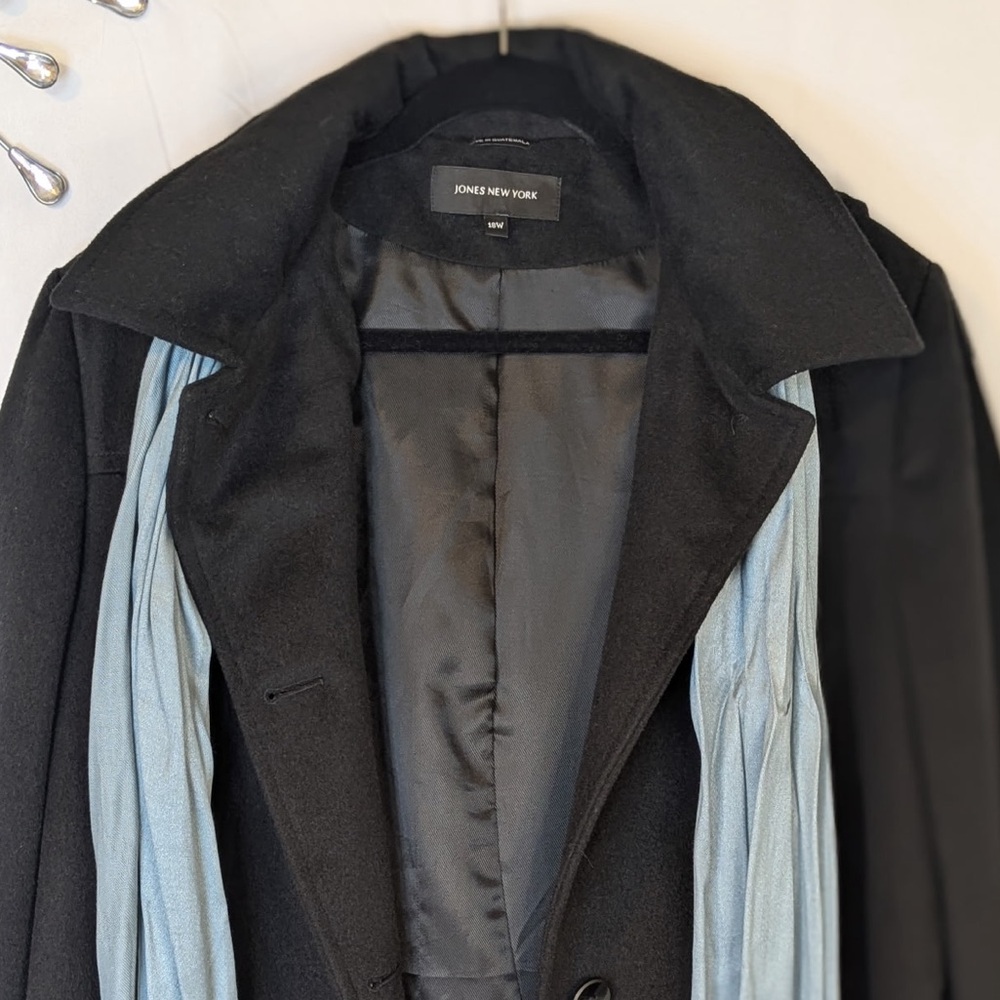 Warm & Cozy Jones New York Women’s Black Long Coat With Hood Size 18W - Picture 4 of 15